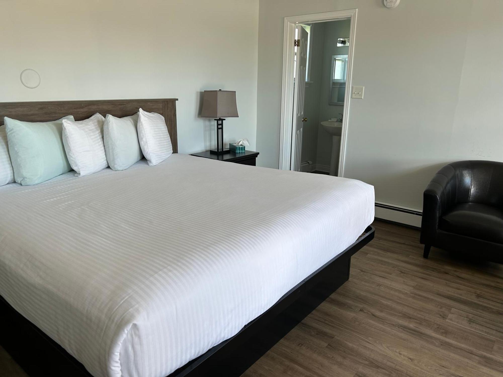 Middleton Motel & Suites Екстериор снимка