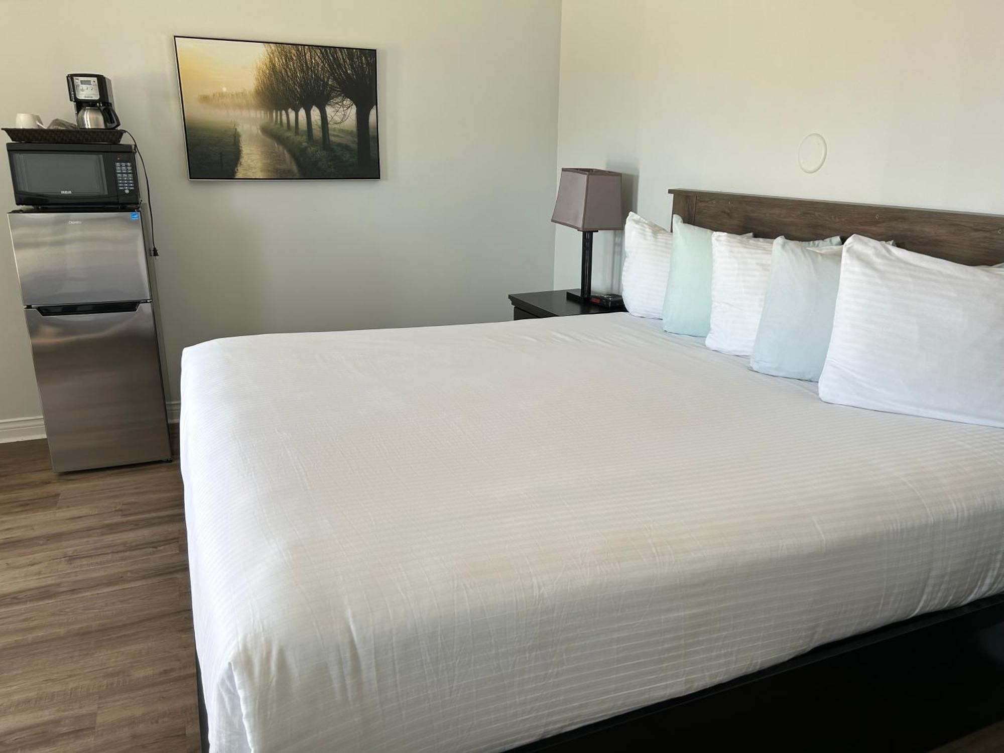 Middleton Motel & Suites Екстериор снимка