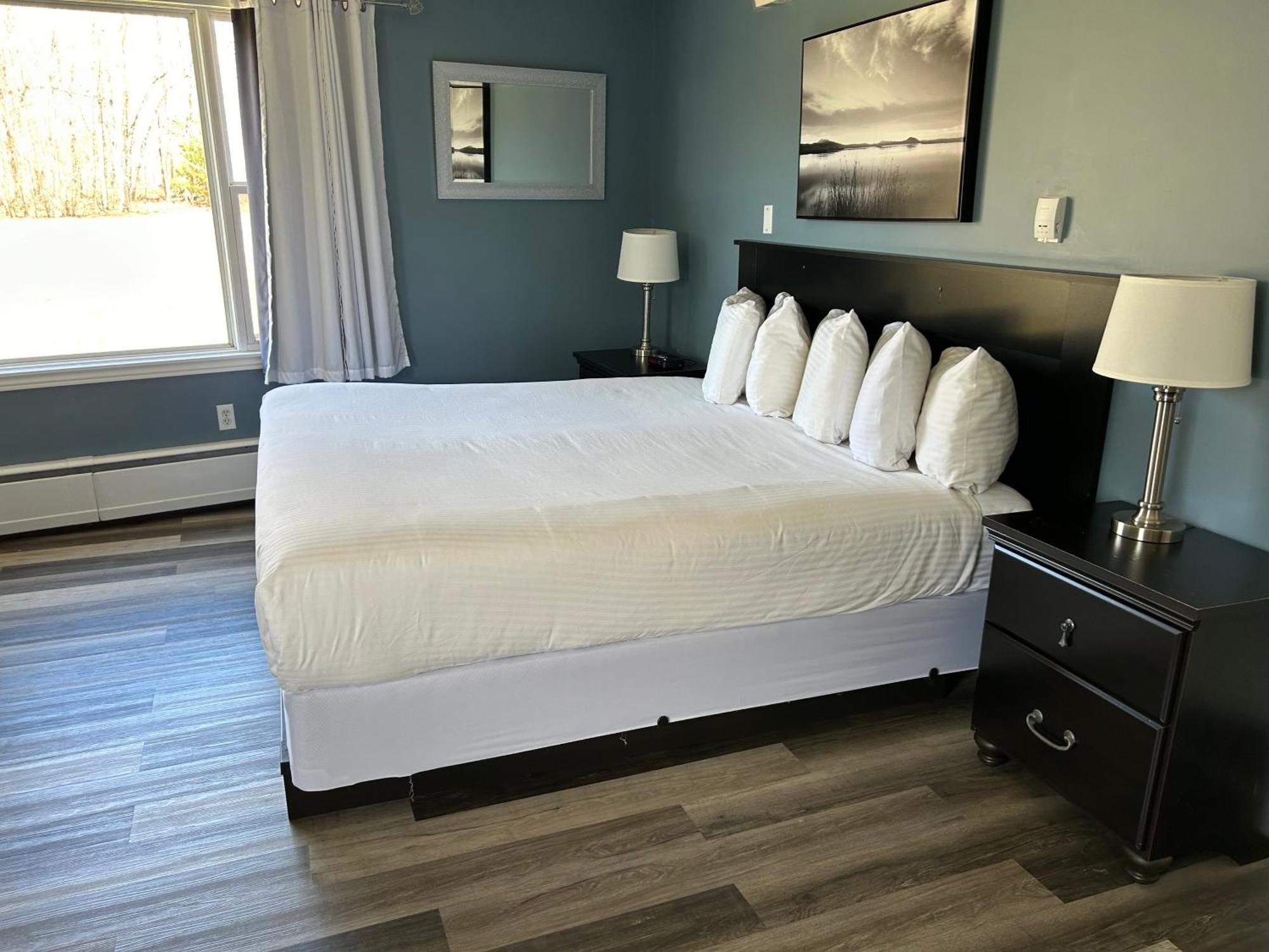 Middleton Motel & Suites Екстериор снимка