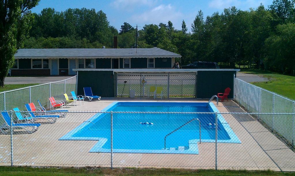 Middleton Motel & Suites Екстериор снимка